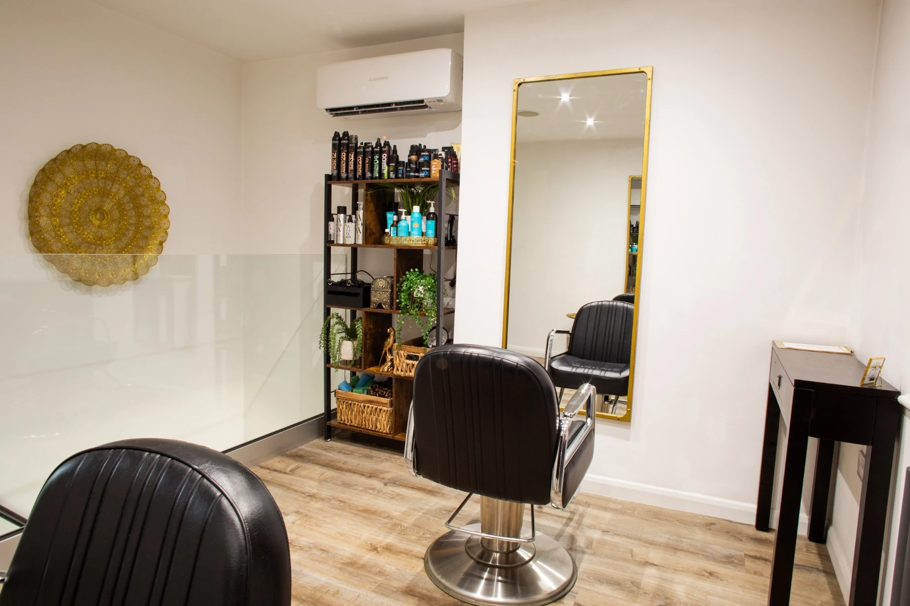 Salon styling station for hair extension consultations